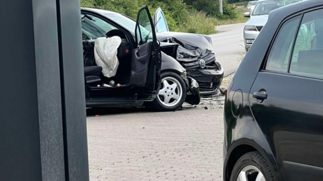 Aksident në Pogragjë të Klinës  lëndohen tre persona   Policia jep detaje