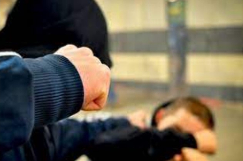 Rrahje mes gjashtë personave në Klinë  dy dërgohen në mbajtje
